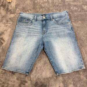 True Religion Ricky Men's Relaxed Straight Denim Flap Pocket Shorts